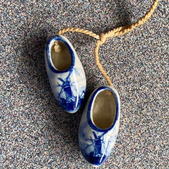 Vintage Miniature 1.25" Ceramic Dutch Clogs Delft Blue White Holland Win… - Picture 5 of 6